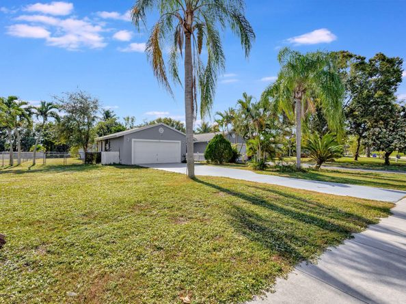 134 Sparrow Dr A, Royal Palm Beach FL 33411