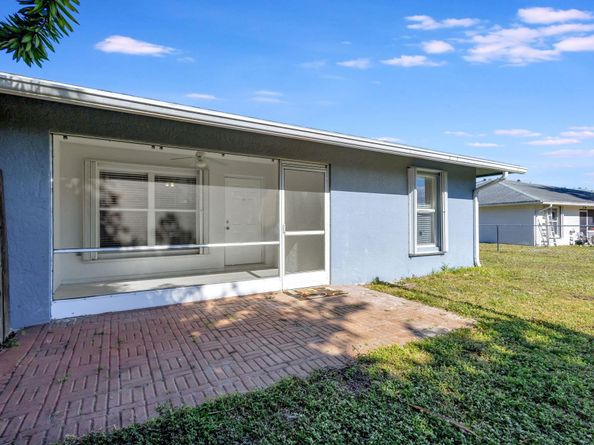 134 Sparrow Dr A, Royal Palm Beach FL 33411