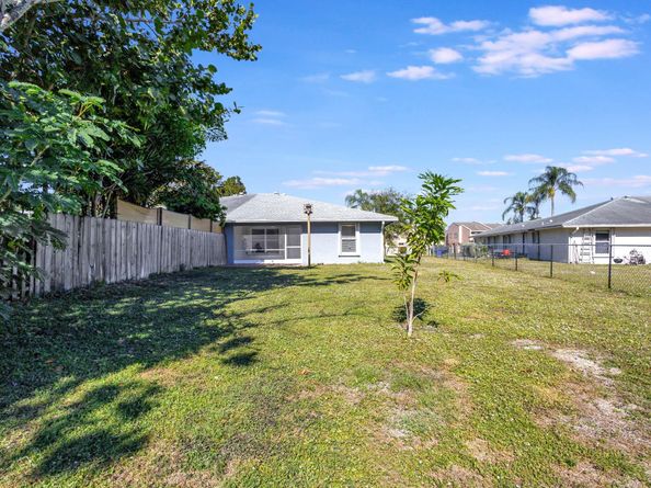 134 Sparrow Dr A, Royal Palm Beach FL 33411