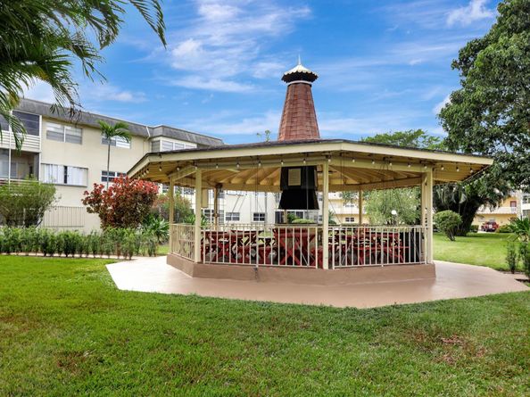 4431 NW 16th St 303, Fort Lauderdale FL 33313