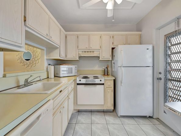4431 NW 16th St 303, Fort Lauderdale FL 33313