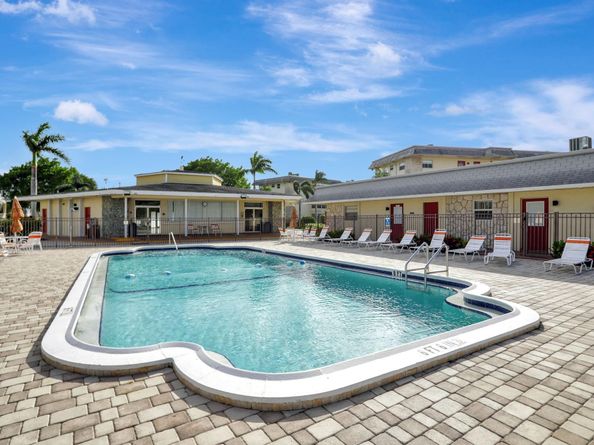 4431 NW 16th St 303, Fort Lauderdale FL 33313