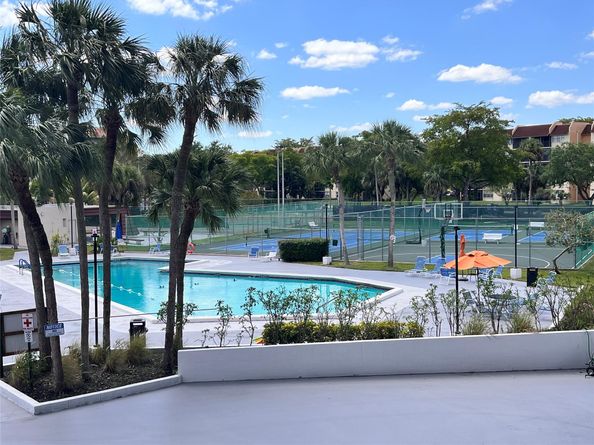 7041 Environ Blvd 327, Lauderhill FL 33319