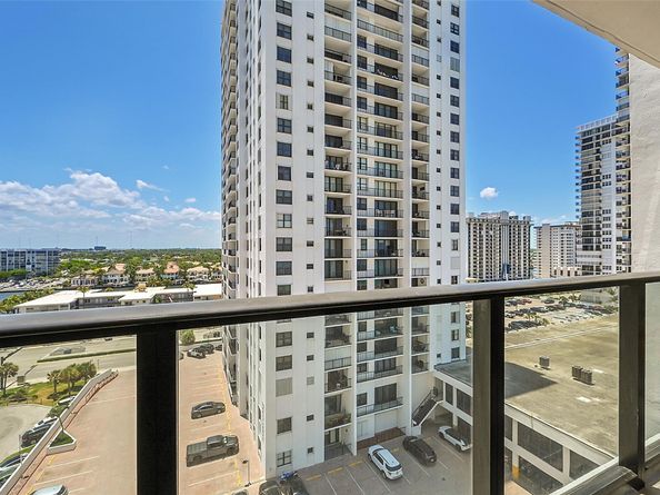 2301 S Ocean Dr 1006, Hollywood FL 33019