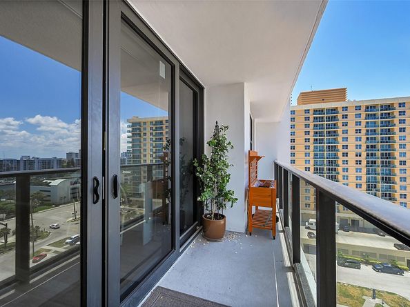 2301 S Ocean Dr 1006, Hollywood FL 33019