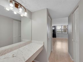 2301 S Ocean Dr 1006, Hollywood FL 33019