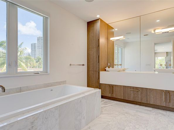 3200 NE 26th St, Fort Lauderdale FL 33305
