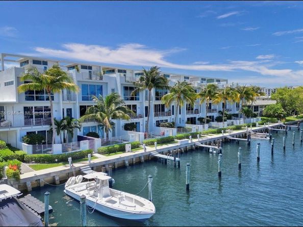 2743 NE 1 Street, Pompano Beach FL 33062