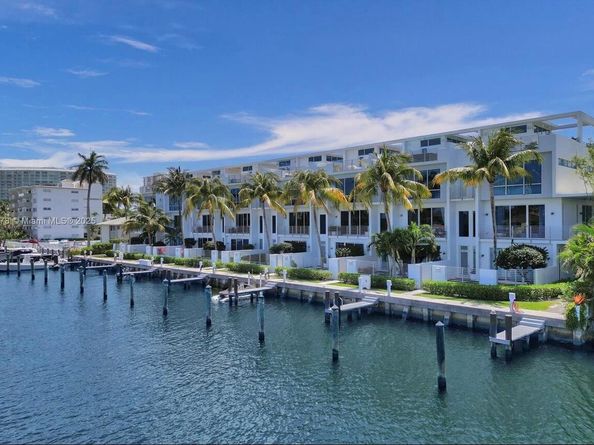2743 NE 1 Street, Pompano Beach FL 33062