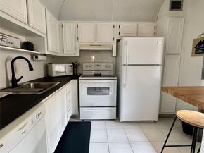 2811 Somerset Dr 206, Lauderdale Lakes FL 33311