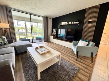 2811 Somerset Dr