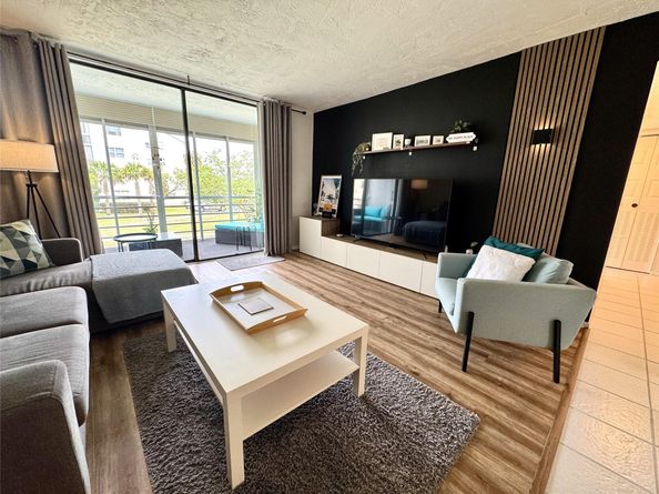 2811 Somerset Dr 206, Lauderdale Lakes FL 33311