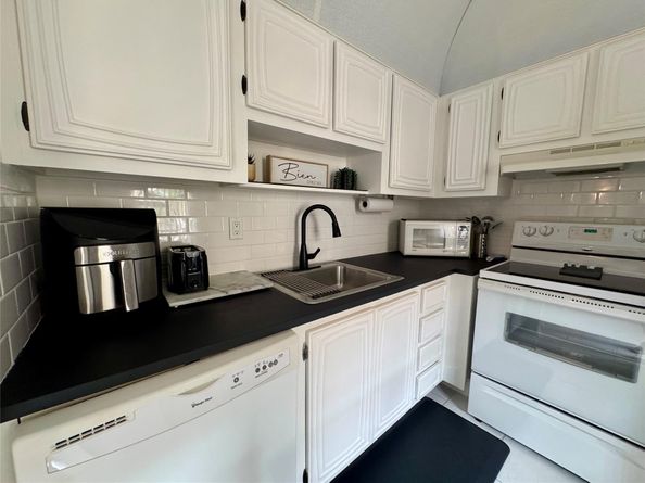 2811 Somerset Dr 206, Lauderdale Lakes FL 33311