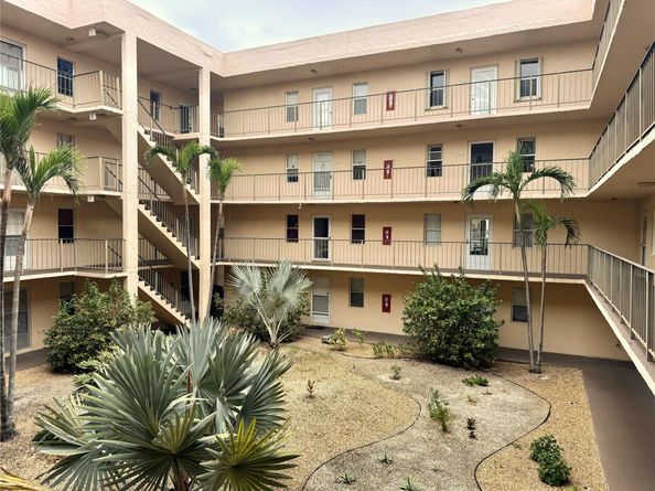 2811 Somerset Dr 206, Lauderdale Lakes FL 33311