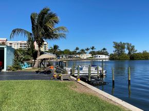219 Lakeview 102 Avenue 102, Lantana FL 33462
