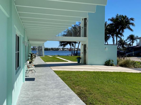 219 Lakeview 102 Avenue 102, Lantana FL 33462