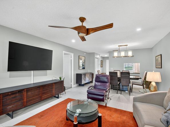 121 Lake Meryl Drive, West Palm Beach FL 33411