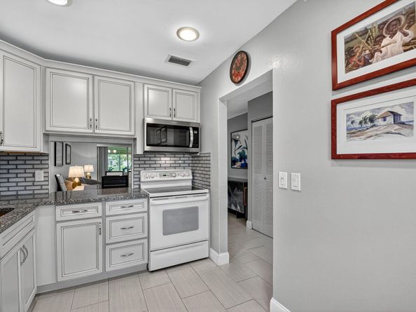 121 Lake Meryl Drive, West Palm Beach FL 33411