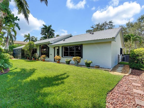 19441 NW 3rd St, Pembroke Pines FL 33029