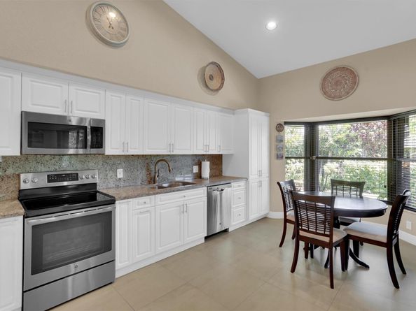 19441 NW 3rd St, Pembroke Pines FL 33029