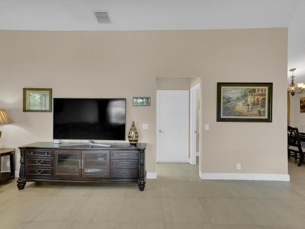 19441 NW 3rd St, Pembroke Pines FL 33029