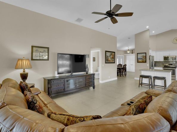 19441 NW 3rd St, Pembroke Pines FL 33029