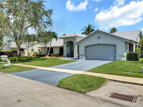 19441 NW 3rd St, Pembroke Pines FL 33029