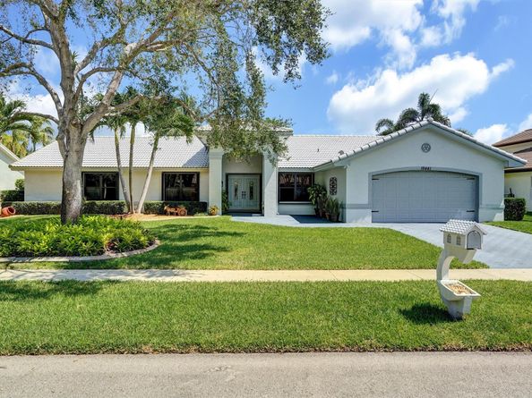 19441 NW 3rd St, Pembroke Pines FL 33029