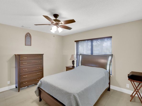 19441 NW 3rd St, Pembroke Pines FL 33029