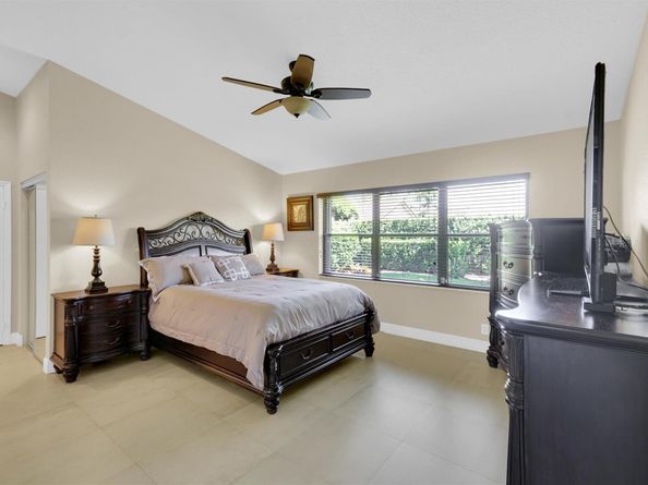 19441 NW 3rd St, Pembroke Pines FL 33029