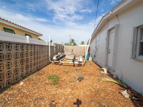 925 SE 14th Avenue, Deerfield Beach FL 33441