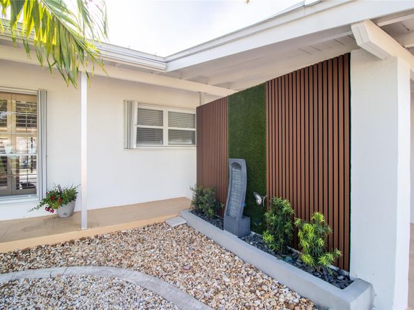 925 SE 14th Avenue, Deerfield Beach FL 33441