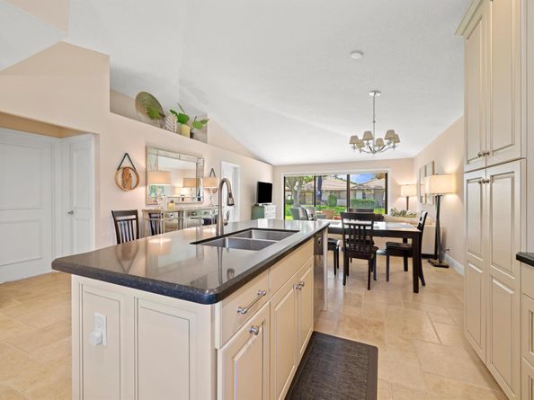711 Club Drive, Palm Beach Gardens FL 33418