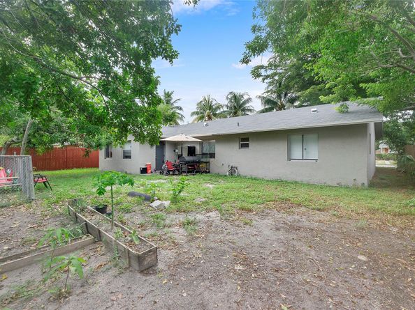 11 NE 18th St, Pompano Beach FL 33060