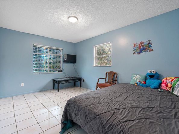 11 NE 18th St, Pompano Beach FL 33060