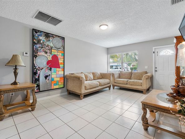 11 NE 18th St, Pompano Beach FL 33060