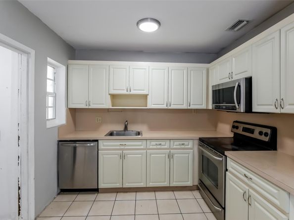 3281 NW 14th Ter, Miami FL 33125