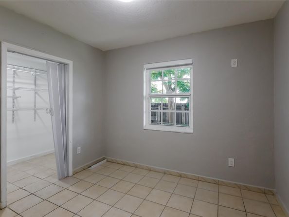 3281 NW 14th Ter, Miami FL 33125