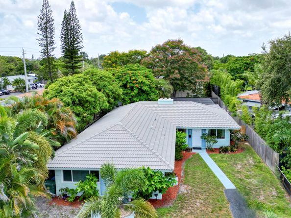 1680 NE 34th Lane, Oakland Park FL 33334