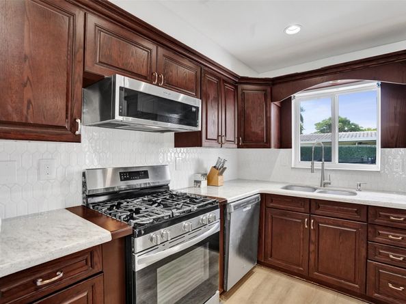 1115 SW 4th Ave, Pompano Beach FL 33060