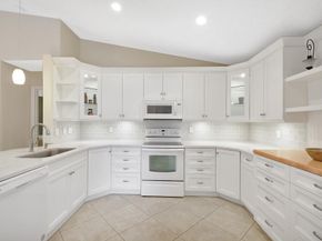134 E Riverbend Dr, Sunrise FL 33326