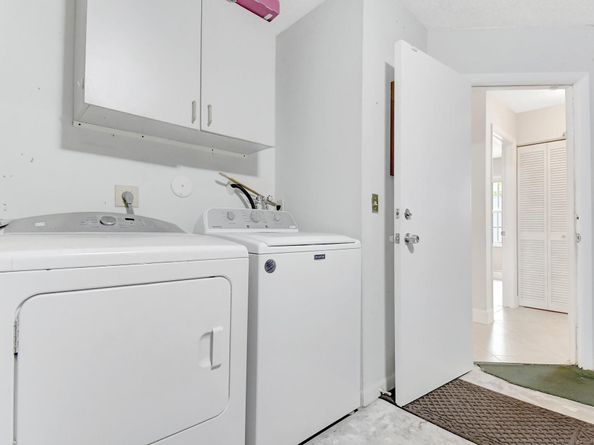 134 E Riverbend Dr, Sunrise FL 33326