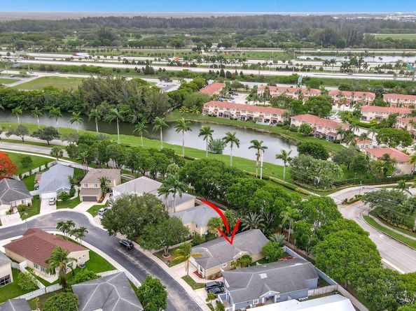 134 E Riverbend Dr, Sunrise FL 33326