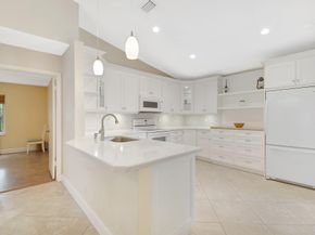 134 E Riverbend Dr, Sunrise FL 33326
