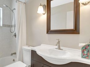 134 E Riverbend Dr, Sunrise FL 33326