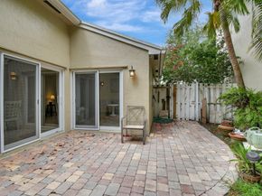 134 E Riverbend Dr, Sunrise FL 33326