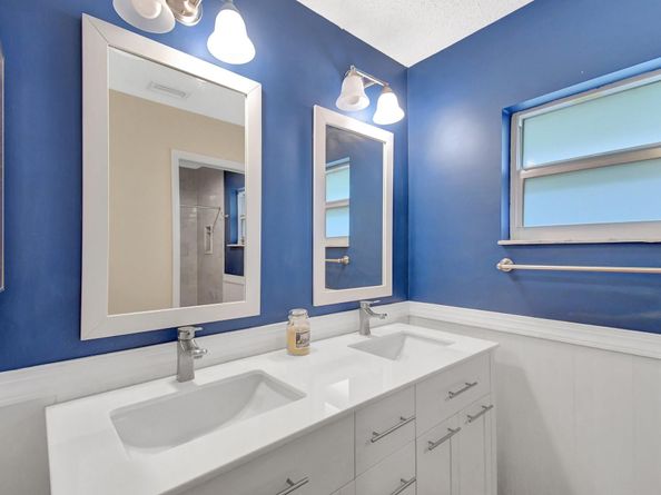 134 E Riverbend Dr, Sunrise FL 33326