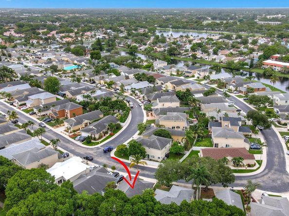 134 E Riverbend Dr, Sunrise FL 33326