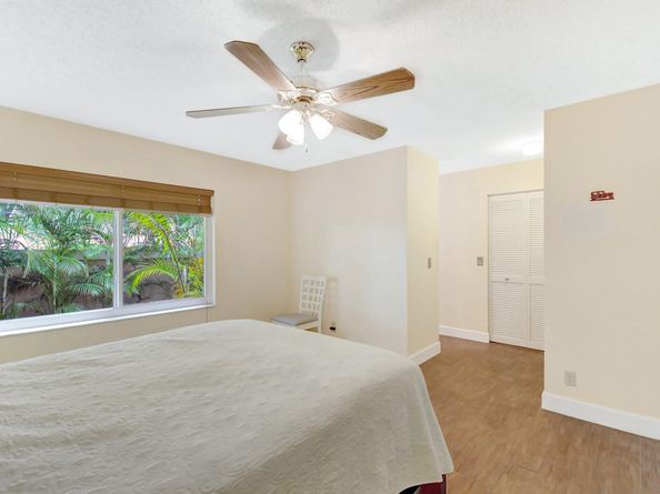 134 E Riverbend Dr, Sunrise FL 33326