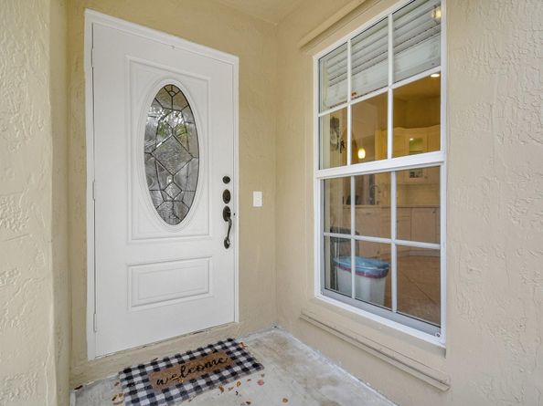 134 E Riverbend Dr, Sunrise FL 33326